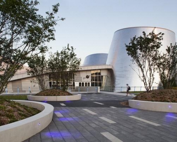 Interlock, Concrete borders and plantating - Complet landscape construction at planetarium Rio Tinto. Marc Fauteux, Architect.