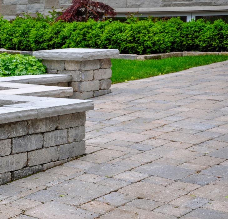  St-Marc stone driveway - Driveway with St-Marc stone curb and cut stones