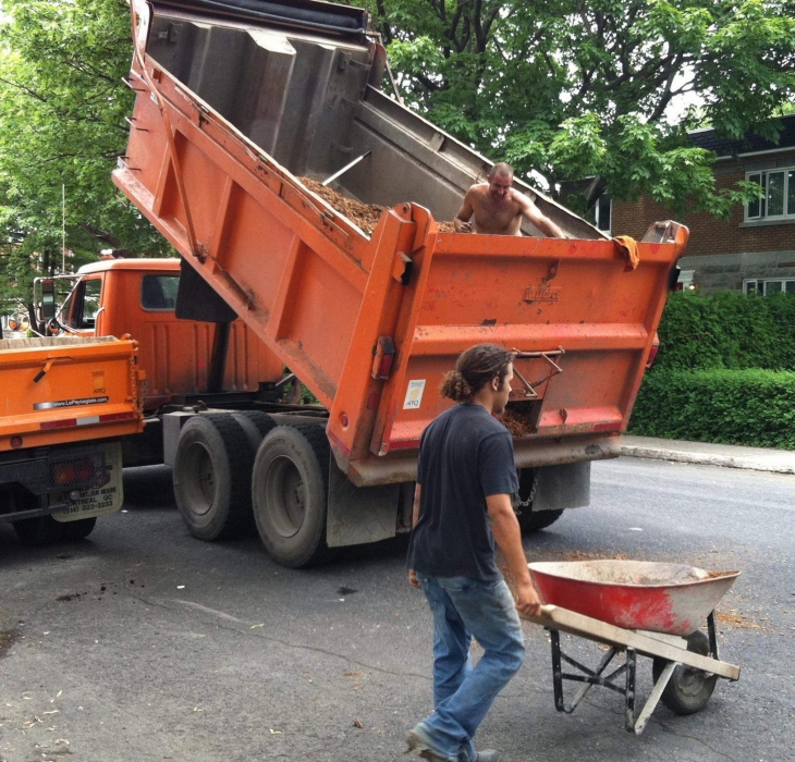 Équipements - Camions, outils motorisés