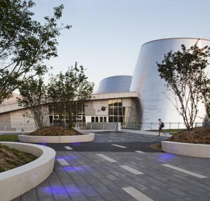 Interlock, Concrete borders and plantating - Complet landscape construction at planetarium Rio Tinto. Marc Fauteux, Architect.